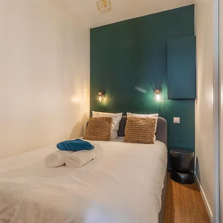 Ile Saint Louis, Notre Dame, 1 2 A 4p Apartment Paris