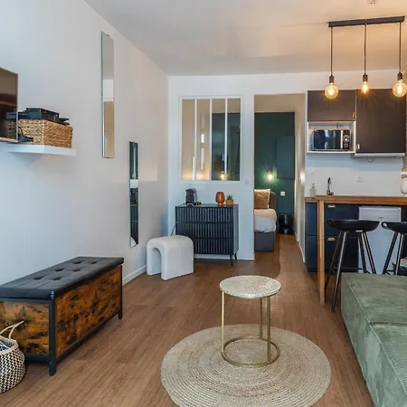 Ile Saint Louis, Notre Dame, 1 2 A 4p Apartment Paris